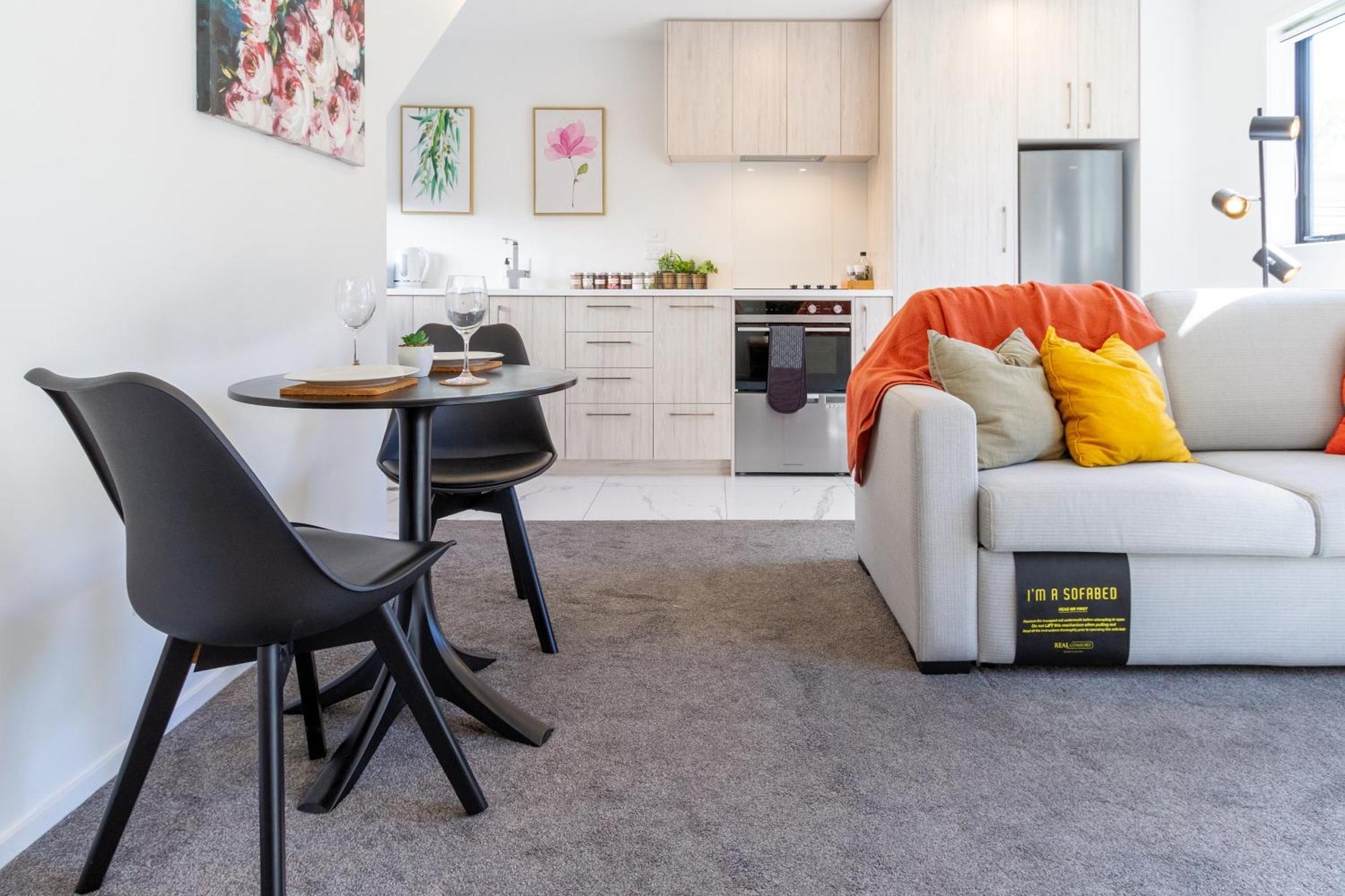 1 Bedroom Gem With Hagley Park At Your Doorstep *